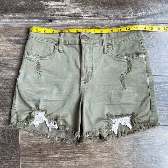 Easel Mid-Rise Lace Appliqué Detailed Distressed Shorts Olive Green Small - Picture 2 of 8